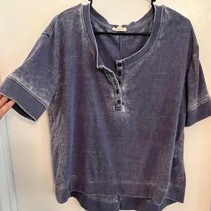 JANE AND DELANCY Short Sleeve Blue Distressed Top L